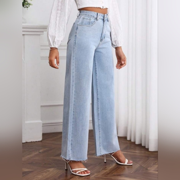 NWOT High Waisted Wide Leg Jeans | Light Wash | 26 - Picture 2 of 7